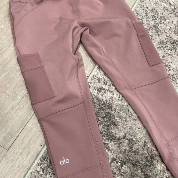 Alo Yoga Women’s High Waisted Blush Pink Cargo Leggings Pants Sz XS - Picture 7 of 7